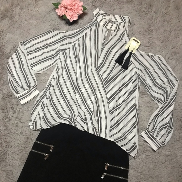 :::SALE:::: Beautiful black/white striped blouse - Picture 2 of 3